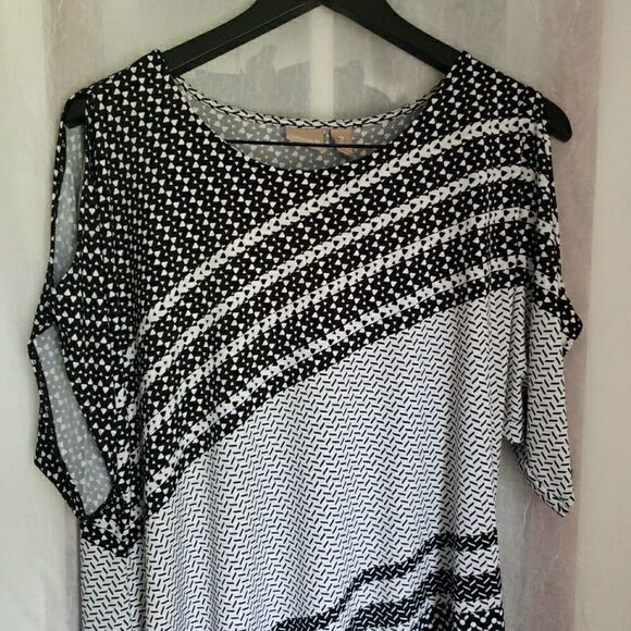 Chico's Geometric Print Cold Shoulder Blouse Top Short Sleeve Knit Size 2 US L - Picture 6 of 10